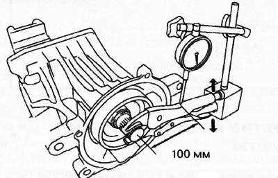 28. Поставите подесиви кључ или сличан алат на клин зупчаника као што је приказано на слици и…