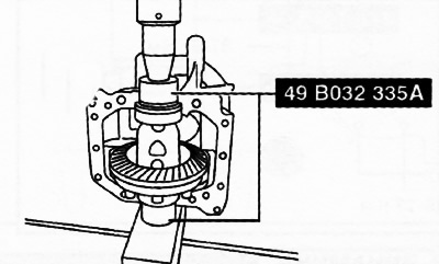 33. Помоћу специјалног алата (49 8032 335А), притисните на кућиште завршног погона помоћу пресе као…