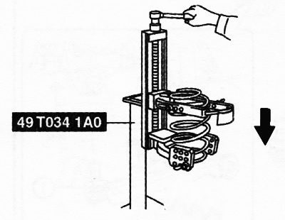 Pomocou špeciálneho nástroja stlačte vinutú pružinu.