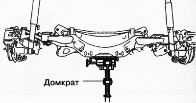 22. С помощью домкрата поднять задний подрамник в сборе и затянуть крепежные гайки моментом 91-111…