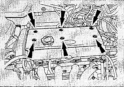 Двигатель 1,25/1,4 л: Открутить крышку маслоналивной горловины, открутить гайки и снять кожух…