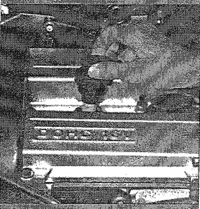 Ниши для свечей зажигания, по возможности, продуть сжатым воздухом, чтобы грязь после снятия свечей…