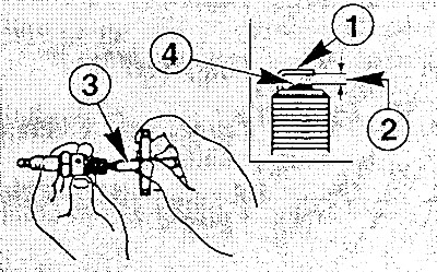 Проверить расстояние между электродами свечи (2) плоским щупом. У новых свечей это расстояние…