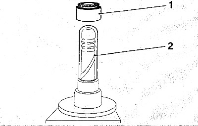 Nasaďte plastové ochranné puzdro (2) (zvyčajne dodávané so sadou tesnení) na driek ventilu. Zľahka…