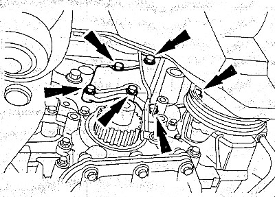 Выкрутить шесть болтов крепления и снять водяной насос вместе с прокладкой.