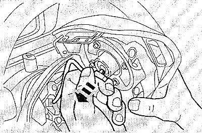 Стянуть штекер с подушки безопасности.