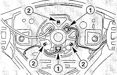 Освободить витую пружину. Для этого освободить три язычка крепления (2) и стянуть штекер (1). При…
