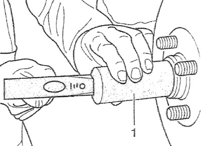 Осторожно забить защитный колпачок подходящей трубой (1). Внутренний диаметр трубы должен упираться…