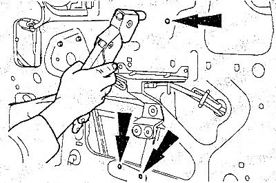 Вставить стеклоподъемник в дверь, выровнять его и укрепить заклепками. Диаметр заклепок 4,8 мм. Для…
