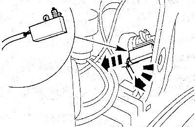 Снять выключатель системы сигнализации с крышки багажника. Для этого нажать выключатель внутрь и…