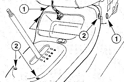 Wyciągnij dwie wtyczki (1).