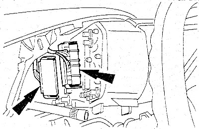 Снять штекер и вынуть панель приборов.