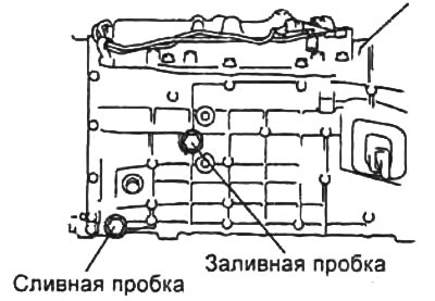 2. Отверните заливную и сливную пробки и снимите прокладки. Слейте масло из коробки передач.