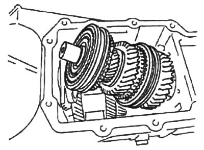 в) Установите вторичный вал в картер коробки передач.