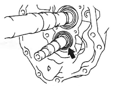 д) Установите подшипники промежуточного вала.
