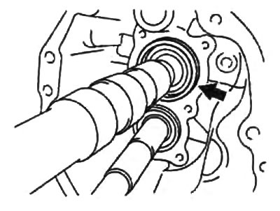 е) Установите наружные кольца подшипников первичного и вторичного валов.