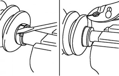 Рис. 3.147. Снятие хомута чехла (со стороны коробки передач)