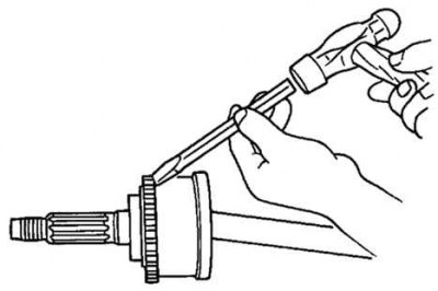 Рис. 3.151. Снятие ротора датчика антиблокировочной системы тормозов с приводного вала